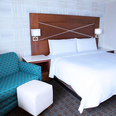 Doubletree By Hilton Madison Downtown Hotel Екстериор снимка