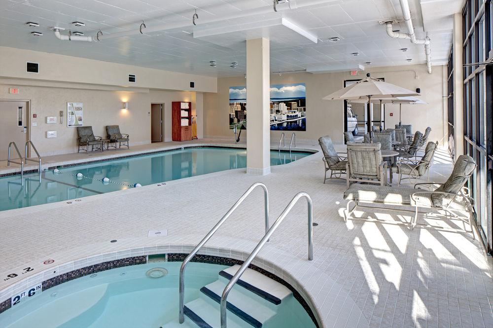Doubletree By Hilton Madison Downtown Hotel Екстериор снимка