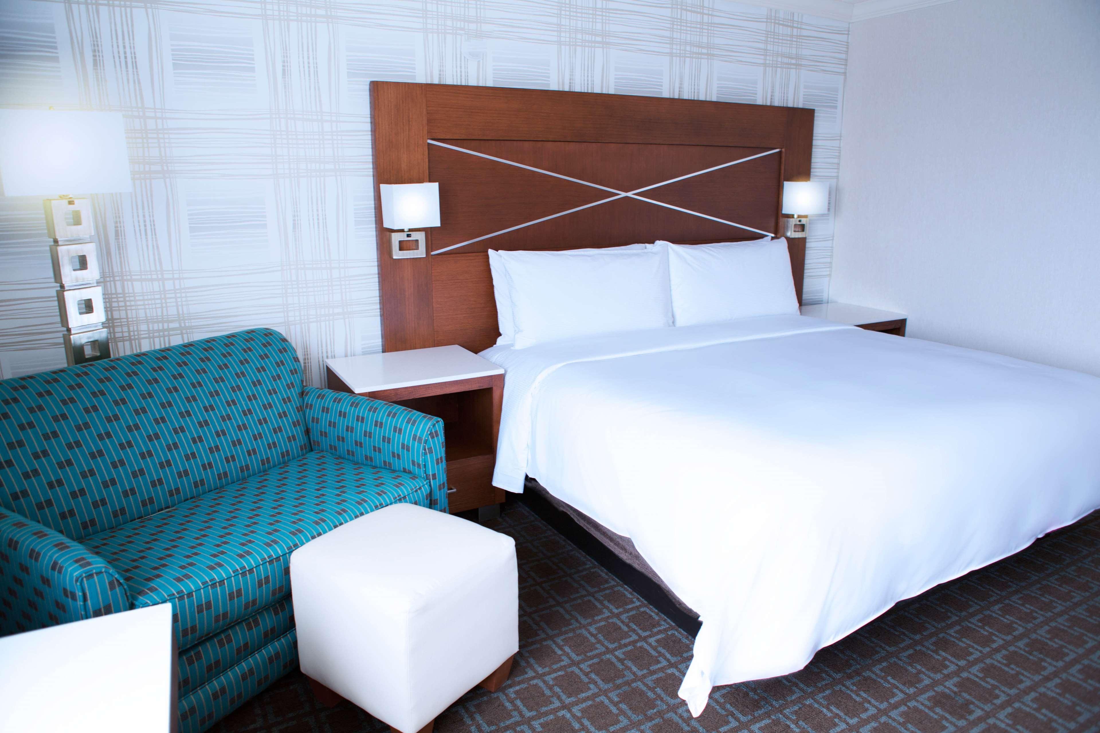 Doubletree By Hilton Madison Downtown Hotel Екстериор снимка