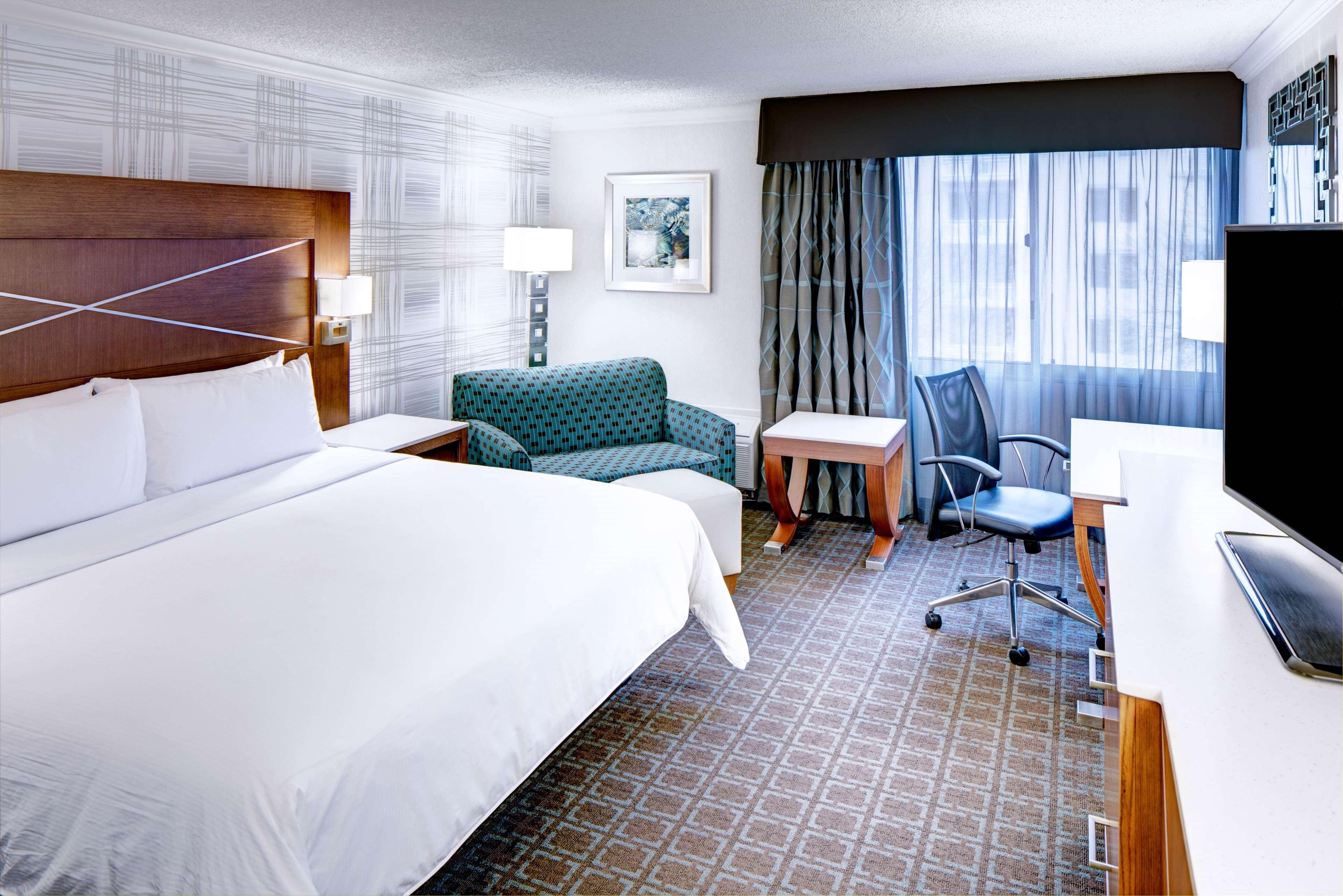 Doubletree By Hilton Madison Downtown Hotel Екстериор снимка