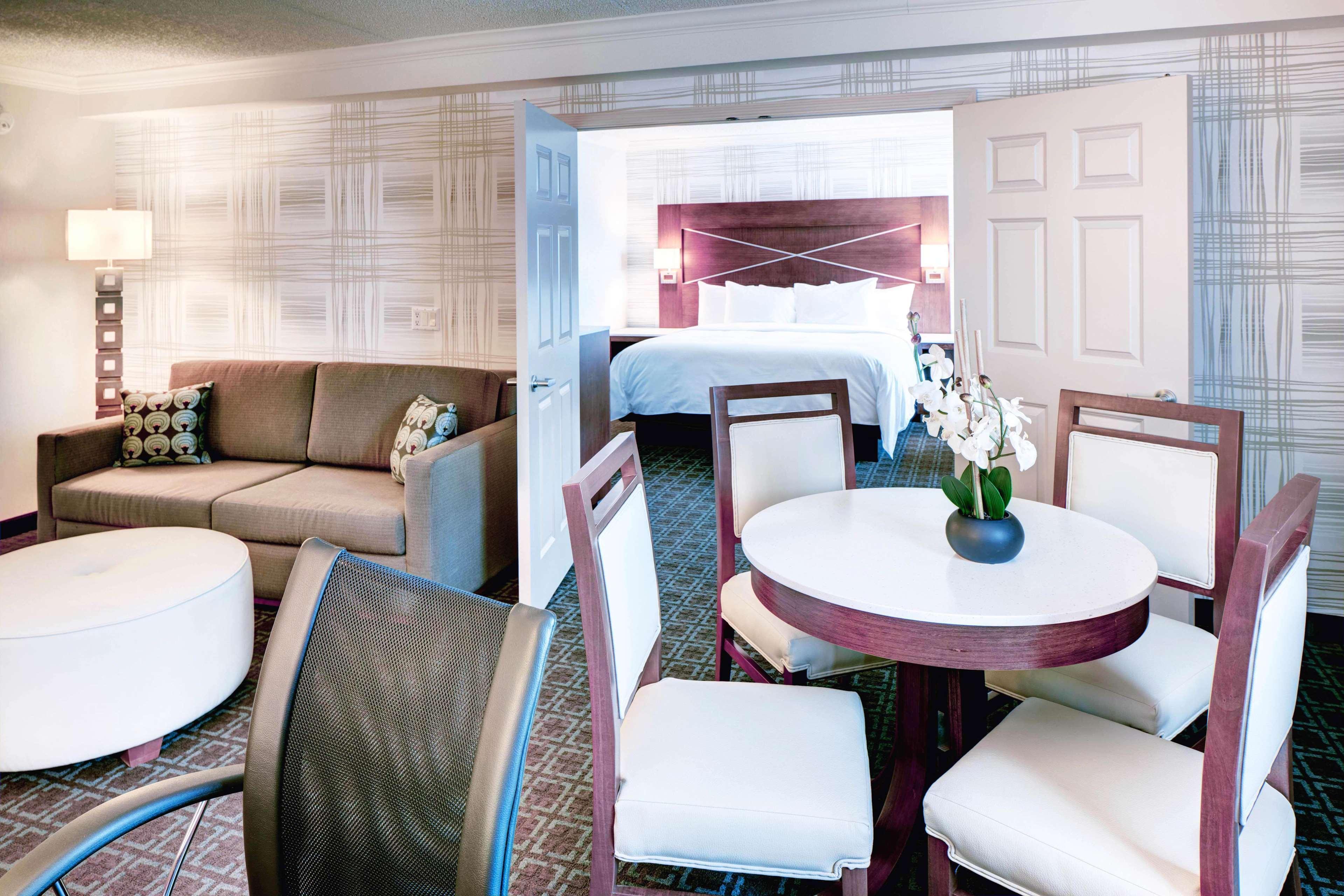 Doubletree By Hilton Madison Downtown Hotel Екстериор снимка