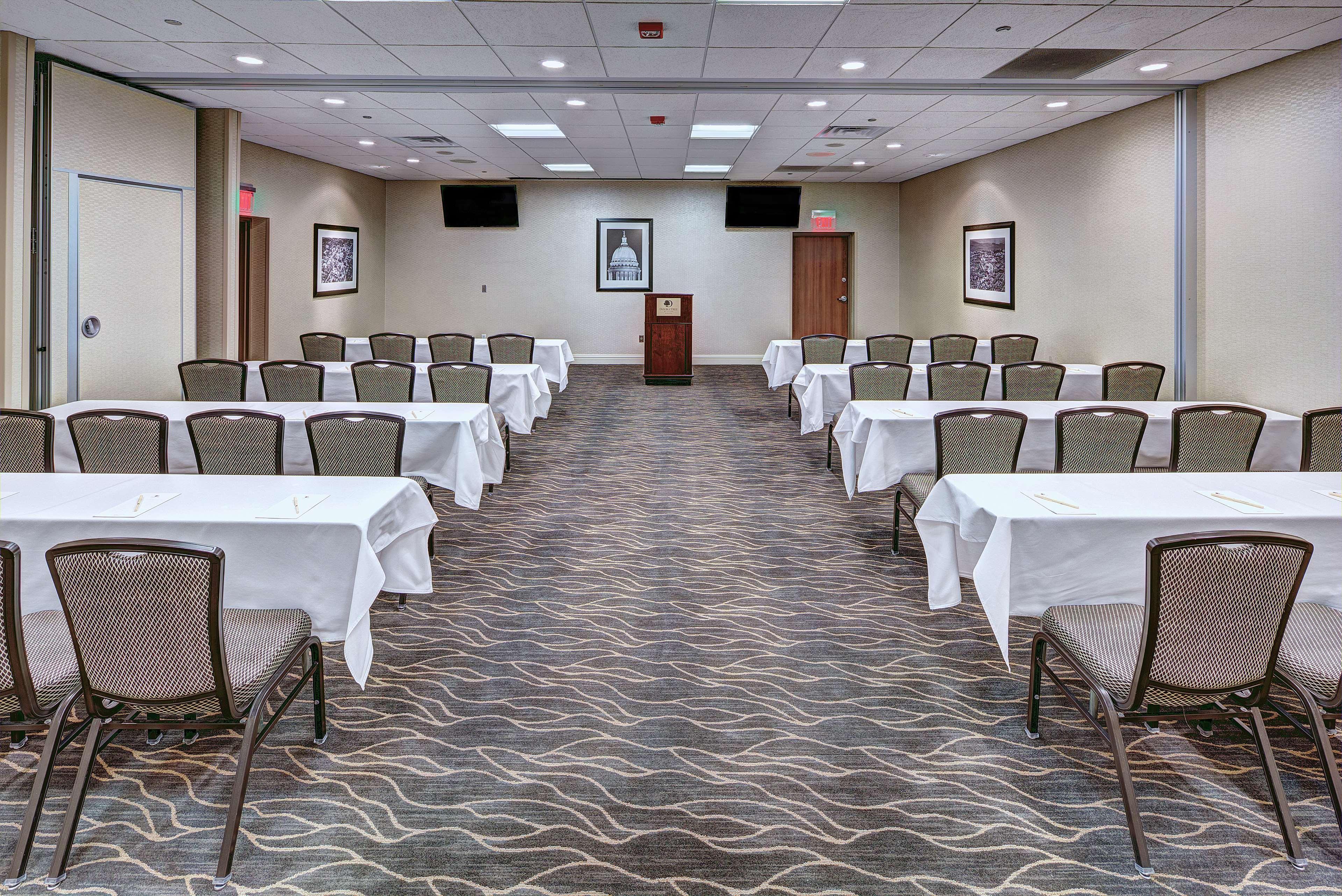 Doubletree By Hilton Madison Downtown Hotel Екстериор снимка