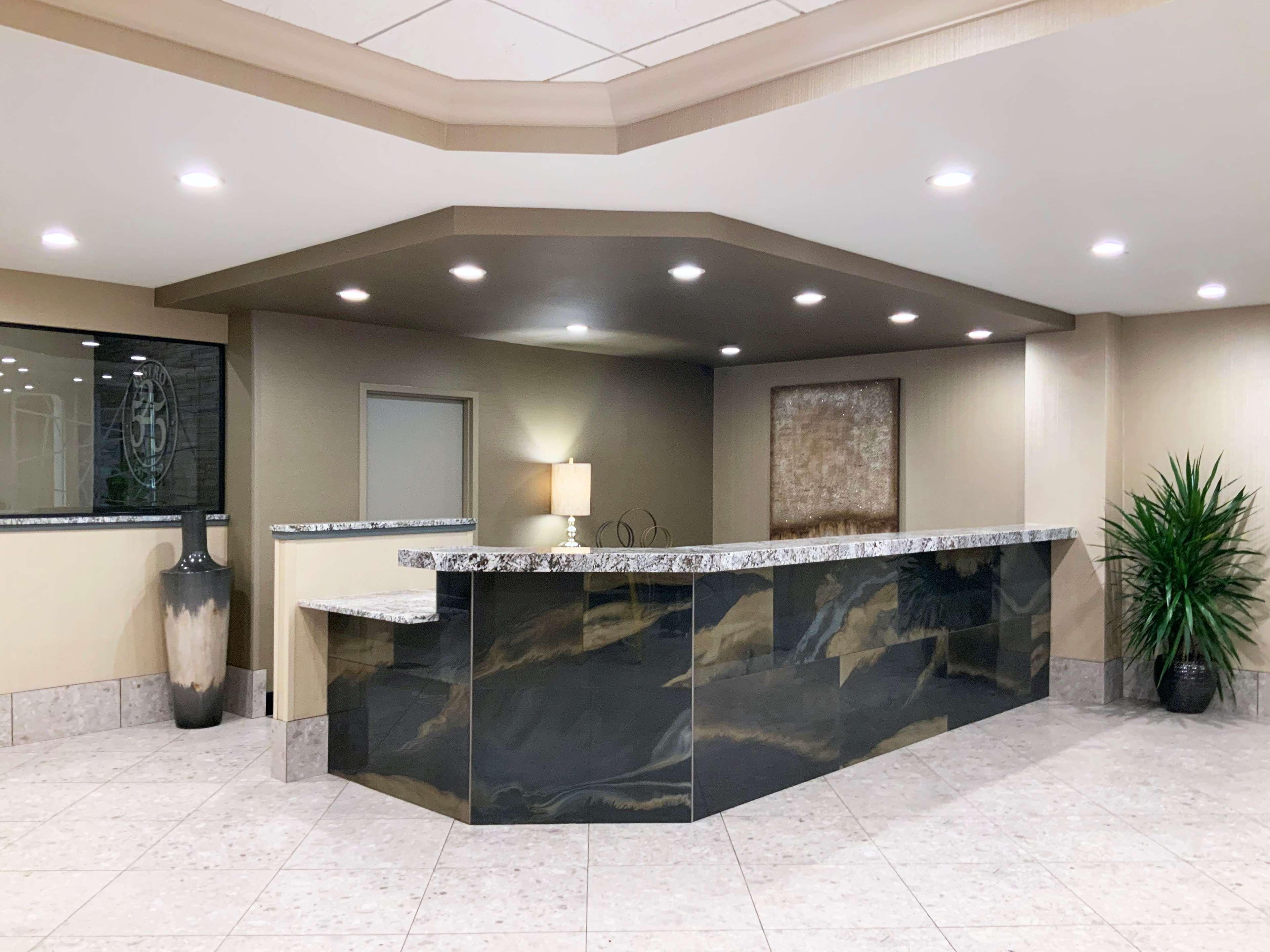 Doubletree By Hilton Madison Downtown Hotel Екстериор снимка