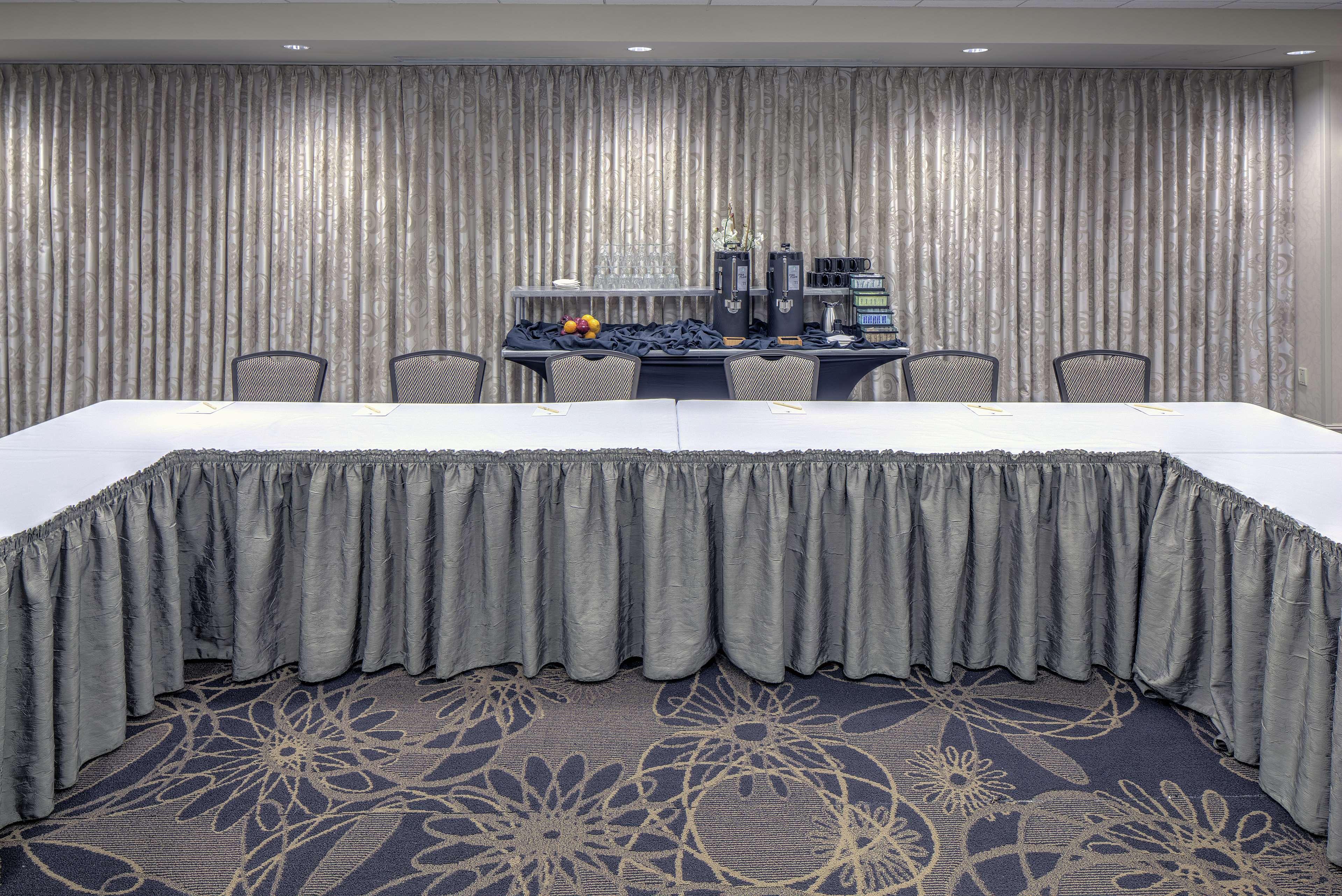 Doubletree By Hilton Madison Downtown Hotel Екстериор снимка