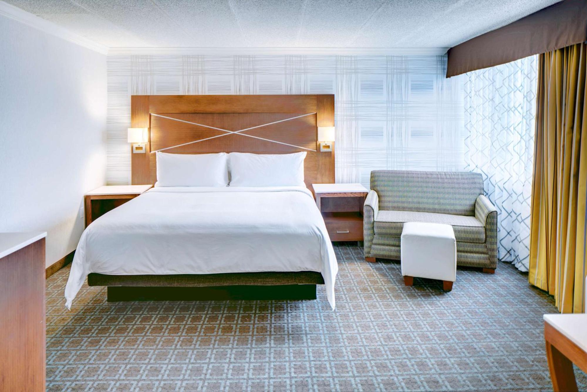 Doubletree By Hilton Madison Downtown Hotel Екстериор снимка