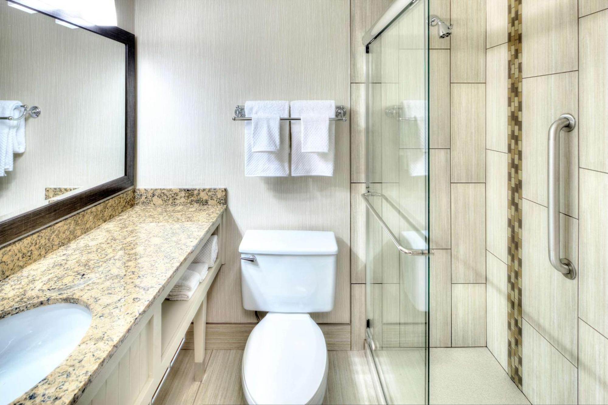 Doubletree By Hilton Madison Downtown Hotel Екстериор снимка