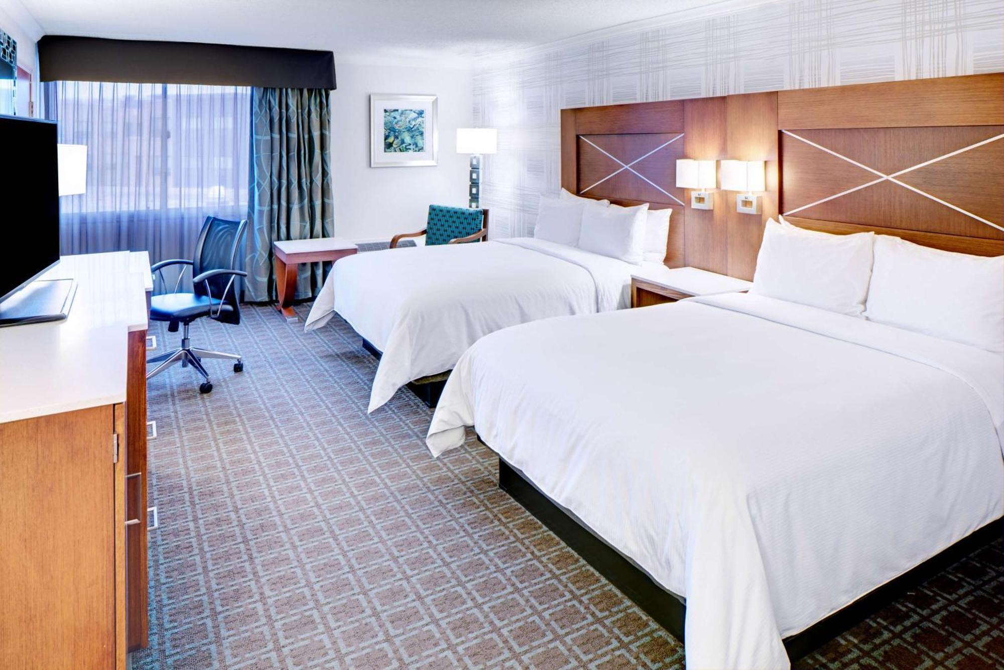 Doubletree By Hilton Madison Downtown Hotel Екстериор снимка